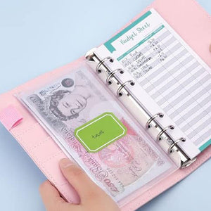 Budgetplaner mit Geldumschlag