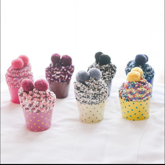 (🎅FRÜHE WEIHNACHTEN 50 % RABATT) Winter Fuzzy "Cupcakes" Socken mit Geschenkbox