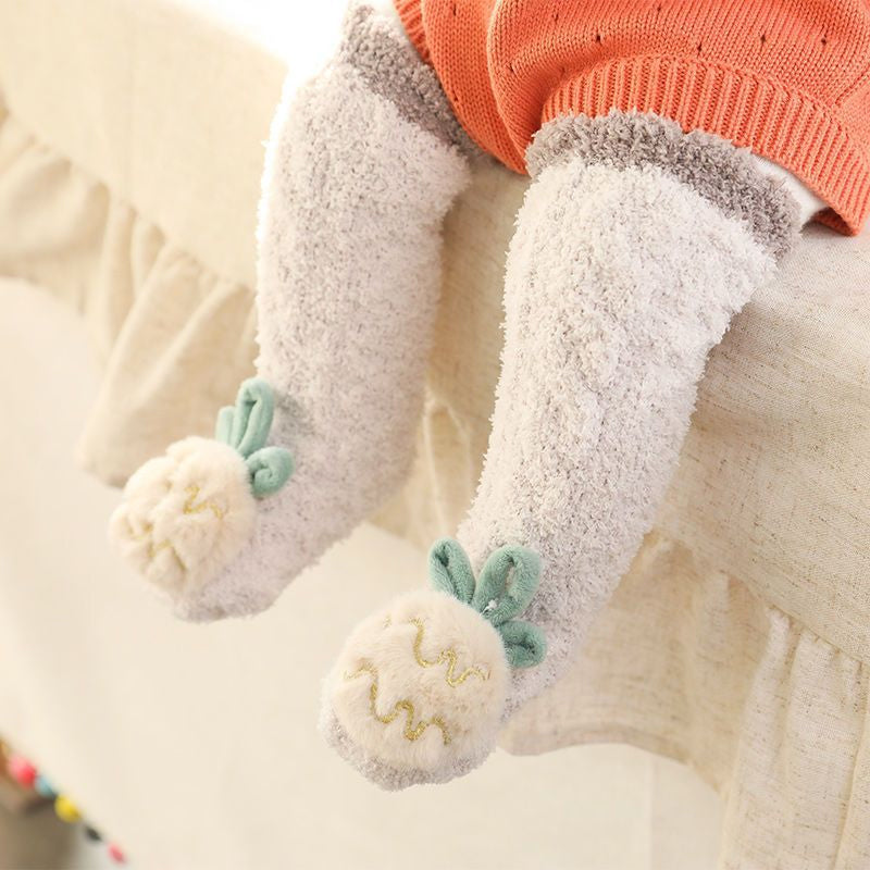 Flauschige Wintersocken für Babys