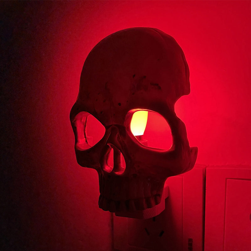 Ultrarealistisches Nachtlicht mit menschlichem Schädel