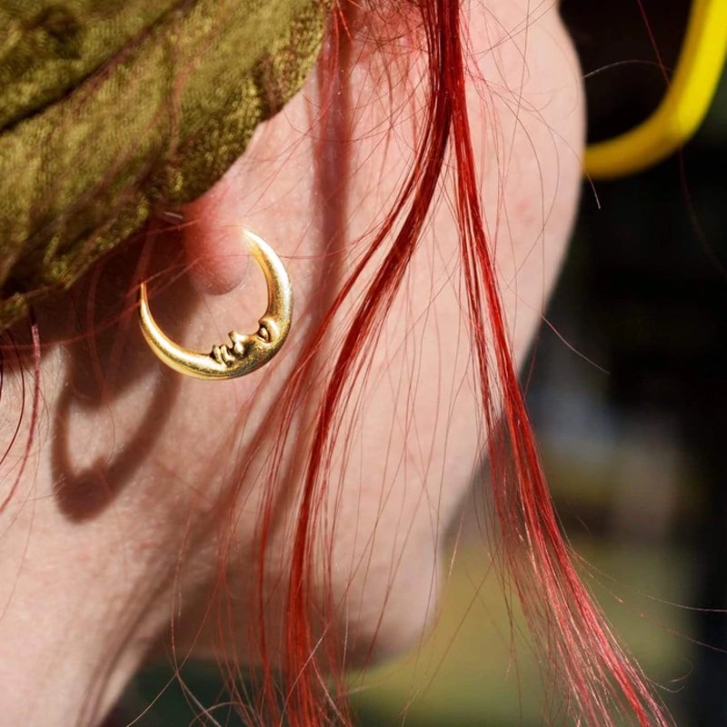 Kreative Mond-Ohrringe