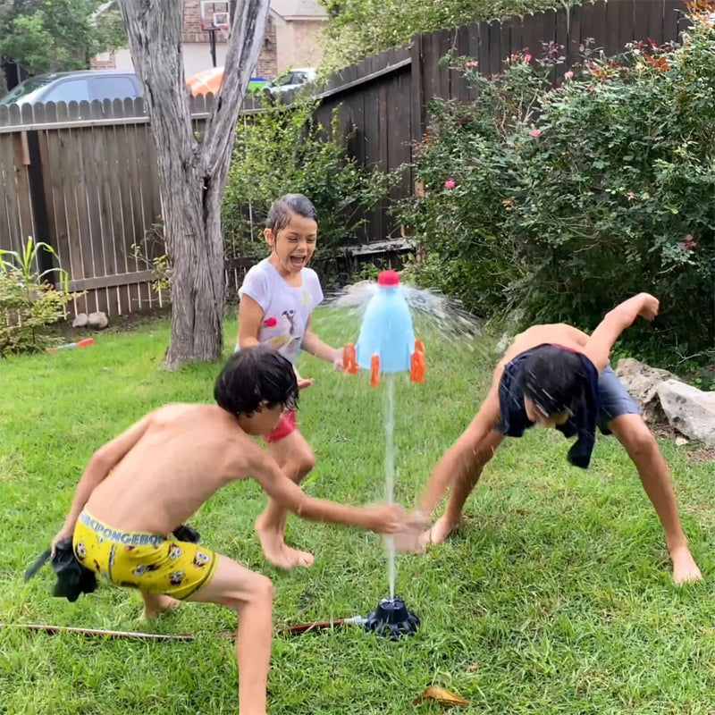 Raketenförmiger fliegender Sprinkler