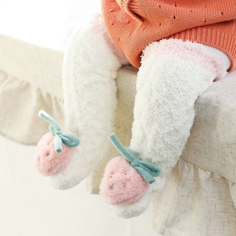 Flauschige Wintersocken für Babys