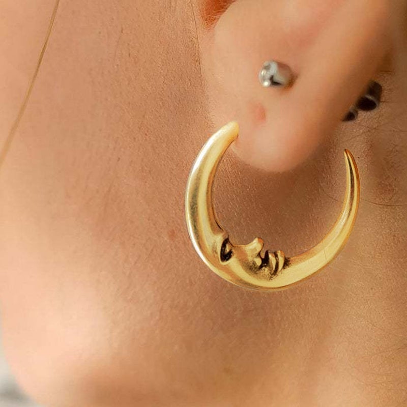 Kreative Mond-Ohrringe