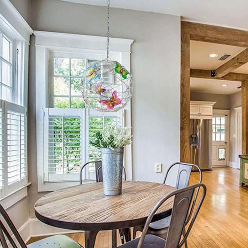 Solarleuchte mit Schmetterlingsdekoration