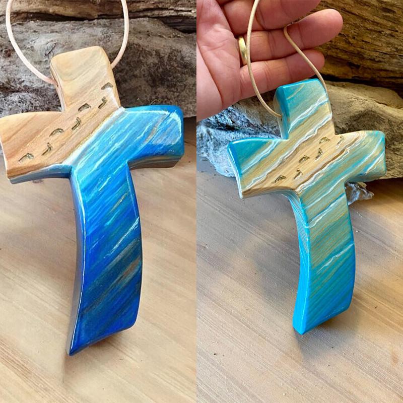 Handgefertigtes Holzkreuz