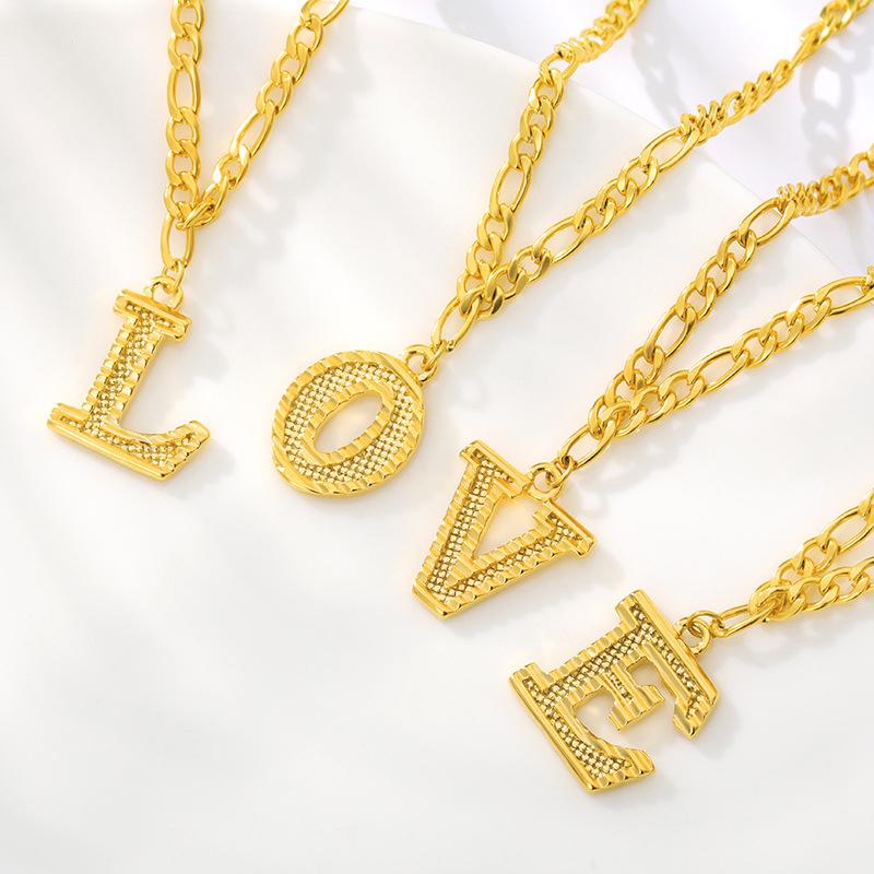 Goldenes Fußkettchen mit Buchstaben